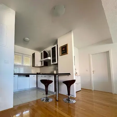 Katic Апартаменты Макарска